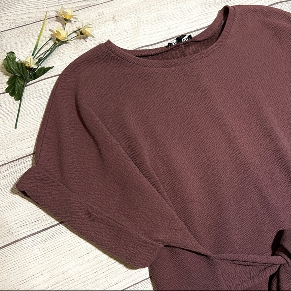 EXPRESS Textured Tie Waist Rolled Sleeve Tee in Thornberry - Picture 3 of 12